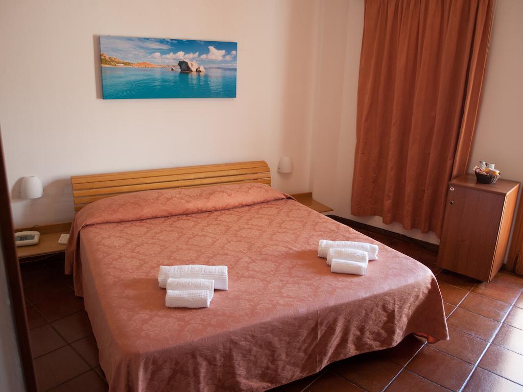Hotel Garibaldi La Maddalena  Room photo