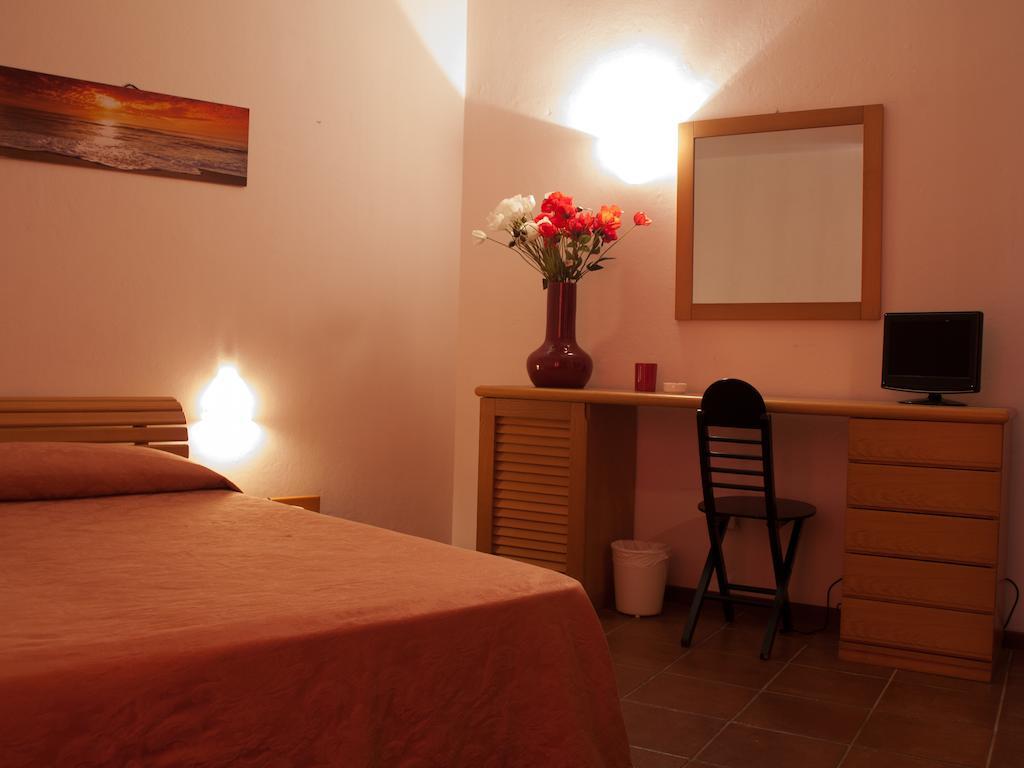 Hotel Garibaldi La Maddalena  Room photo